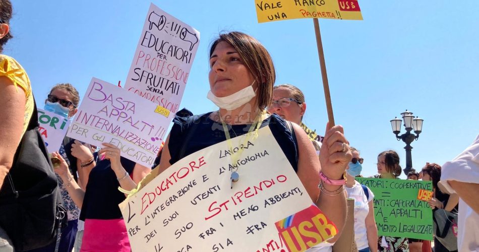 educatori protesta