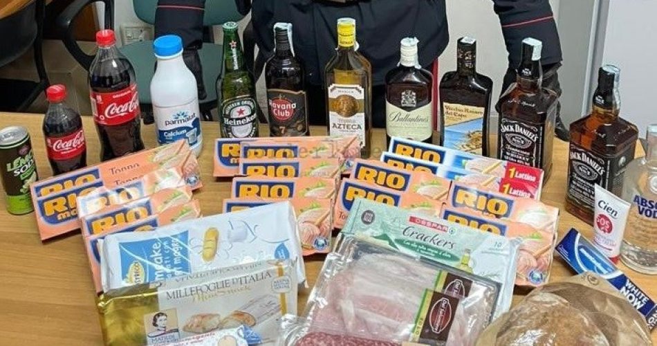 foto furto supermercato
