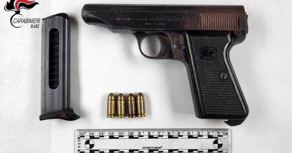 foto pistola con logo