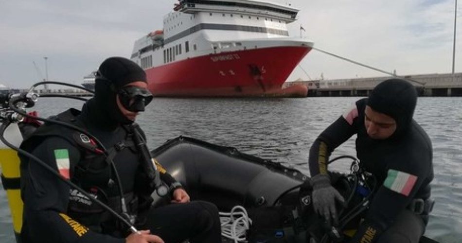 Residuati bellici scoperti in porto Bari