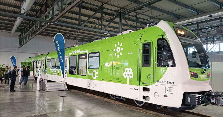 foto treno elettrico batteria
