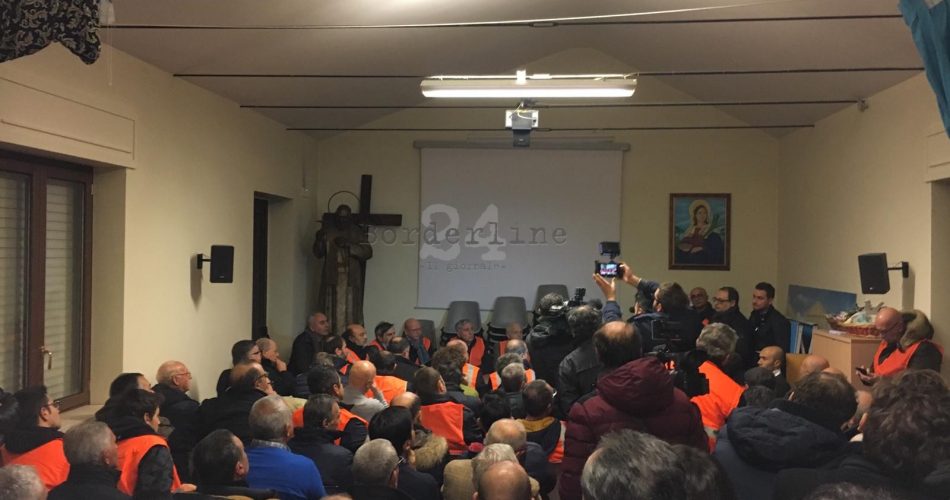 gilet arancioni 2 assemblea