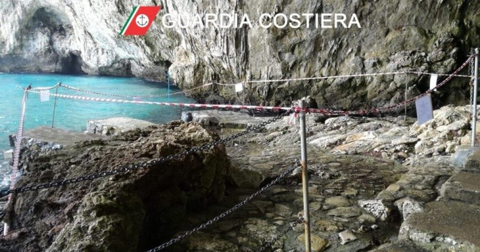 Spiagge Grotta della Poesia, Roca Vecchia (LE) Puglia
