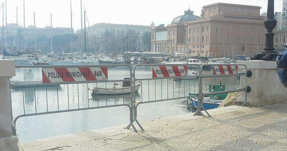 Le transenne sul Lungomare di Bari