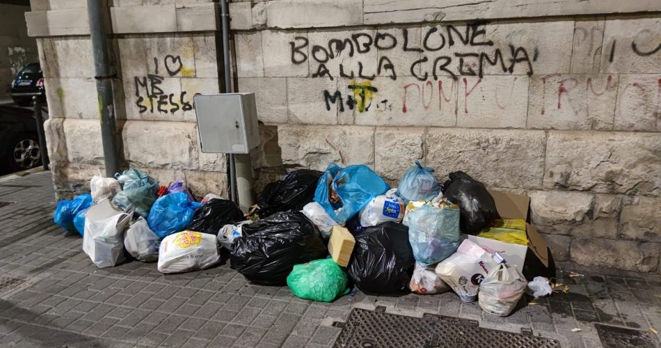 immondizia via bovio
