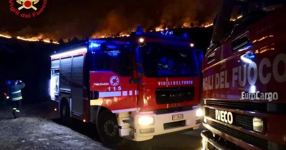 Incendi: ancora fiamme nel Torinese, un centinaio evacuati