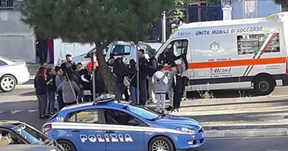 Incidente ieri in viale Europa (foto pubblicata sulla pagina Facebook di Antonio Decaro)