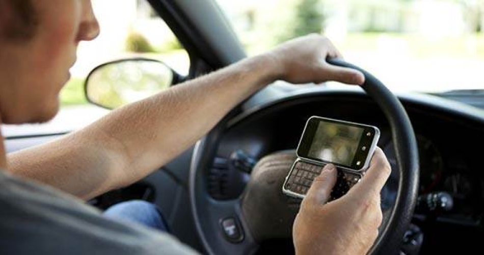 incidenti-stradale-colpa-del-cellulare-nel-40-per-cento-dei-casi