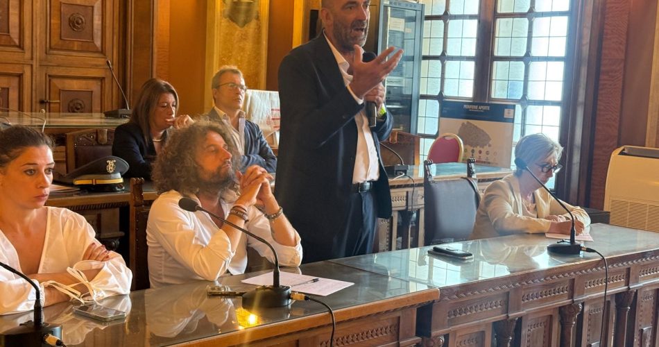 incontro con Comuni su rifiuti