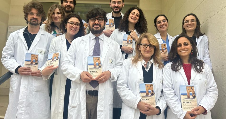 la prof saracino al centro con gli specializzandi di malattie infettive