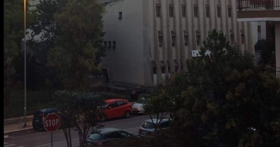 lampione accesso di mattina