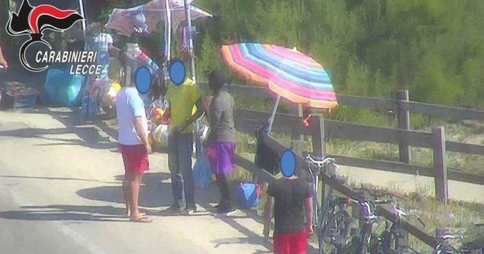 Droga in spiaggia Salento a minorenni, 7 fermi e 18 indagati