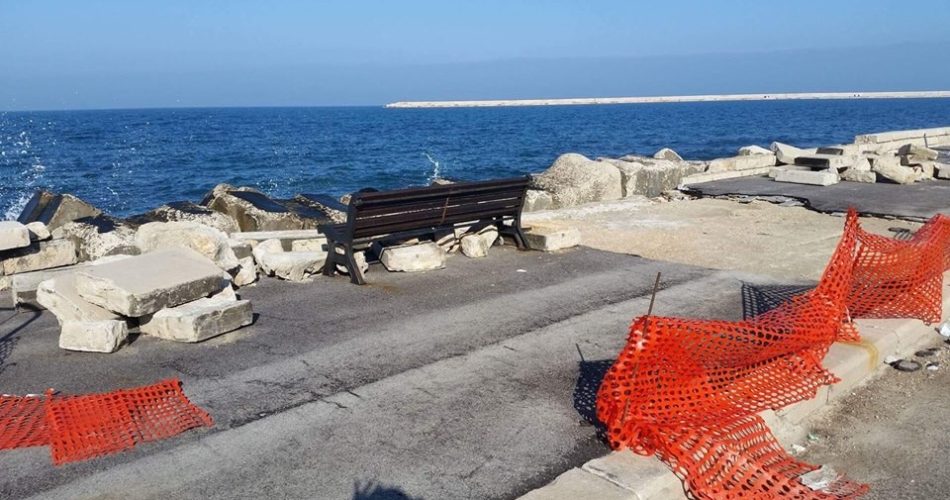 mareggiata lungomare