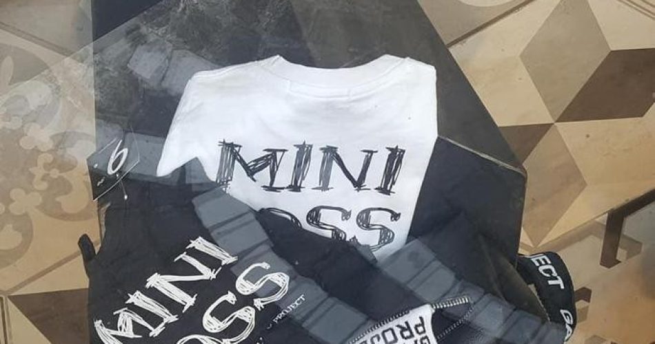 A Napoli in vendita maglie per bimbi 'miniboss' e 'overdose'