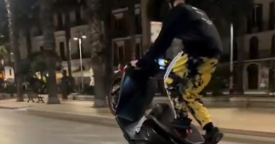 moto impennate centro