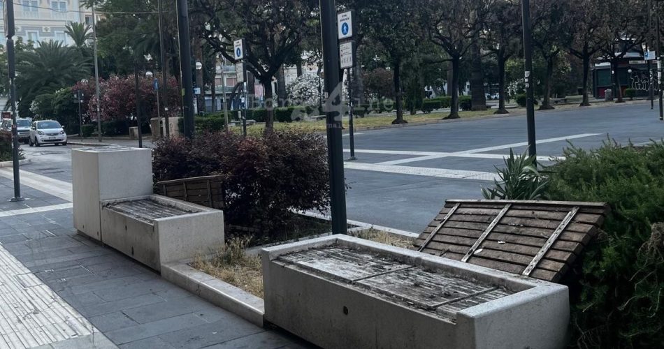 panchine piazza umberto