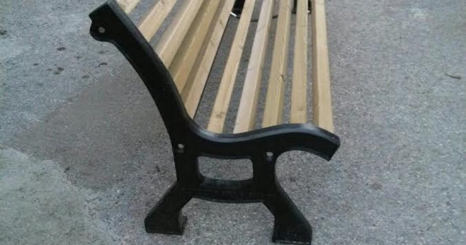 Le nuove panchine che saranno installate in via Sparano