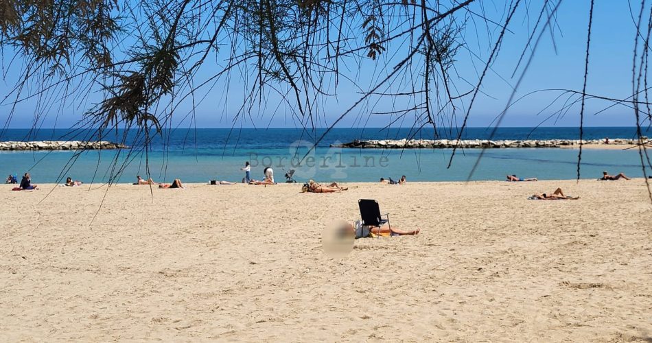 pane e pomodoro spiaggia primavera