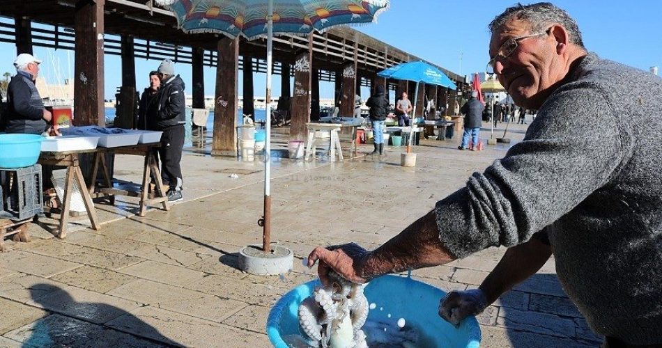 pescatori molo san nicola