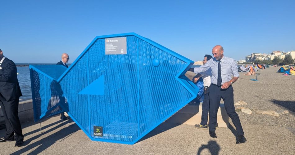 pesce mangia plastica quater (1)