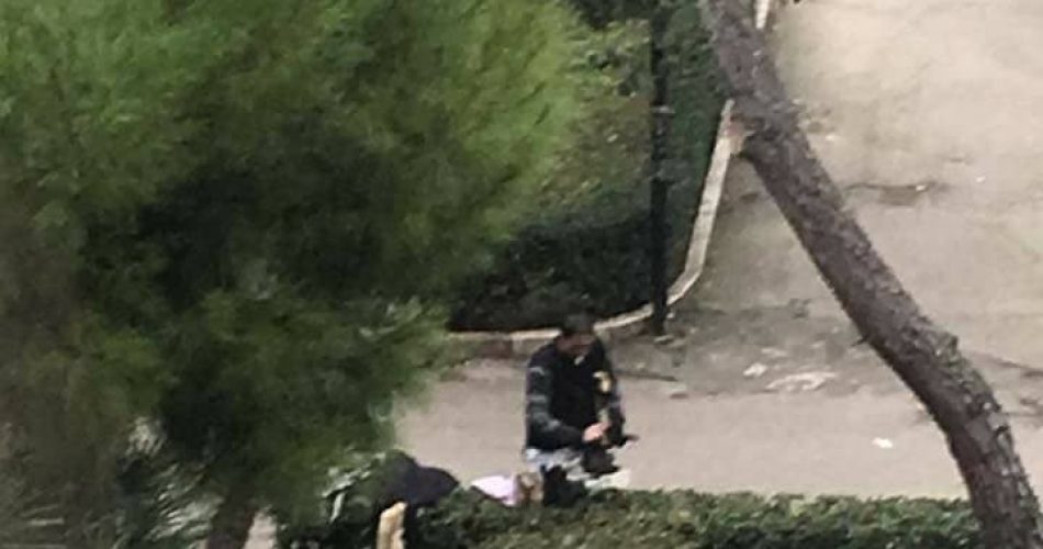 Mercatino illegale in piazza Umberto (foto Comitato di piazza Umberto)