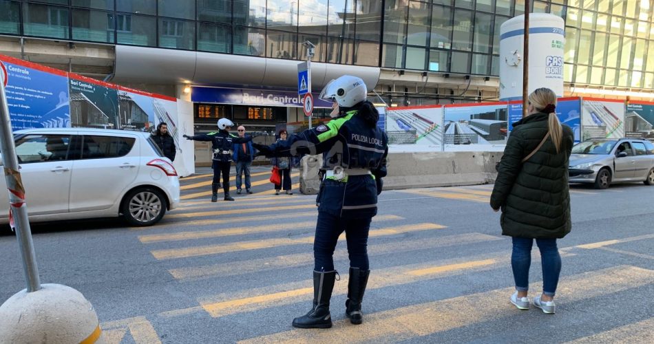 polizia locle vigili strisce pedoni polizia locle vigili strisce pedoni
