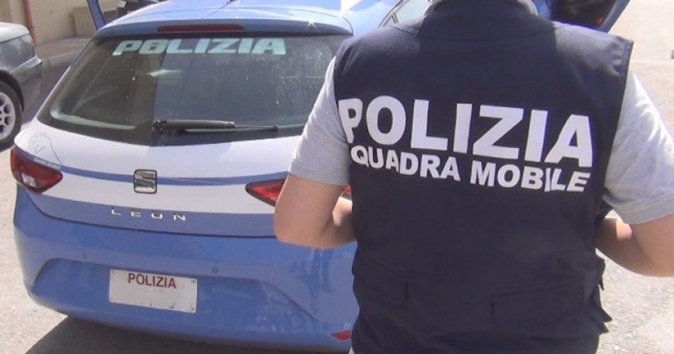 polizia-squadra-mobile e volanti polizia-squadra-mobile e volanti