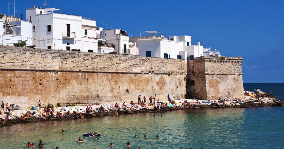 port-city-with-people-rocks