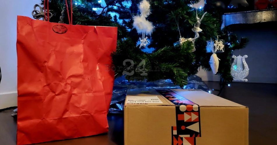 regalo sotto albero