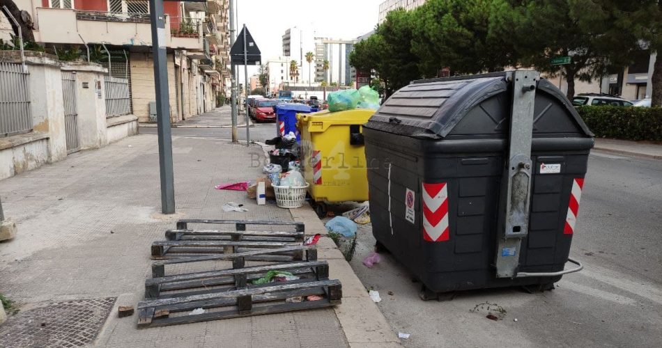 rifiuti bidoni via Amendola
