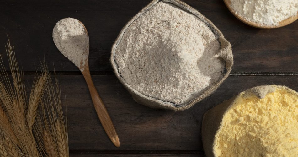 sacchetto-degli-ingredienti-pieno-di-farina