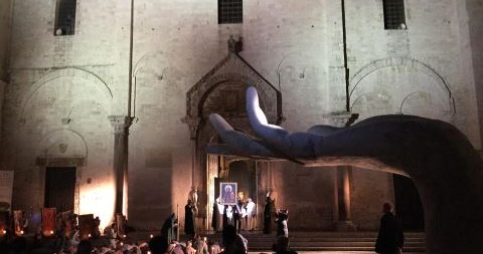 Il corteo che fu diretto da Sergio Rubini