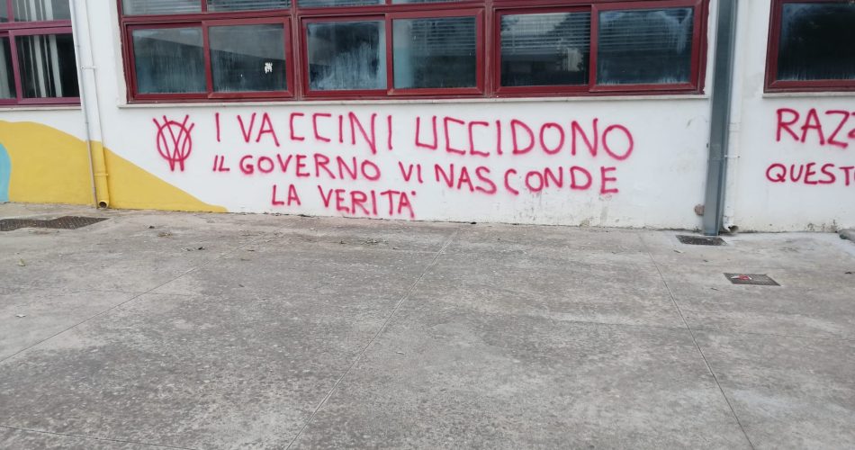 scritte novax lecce2