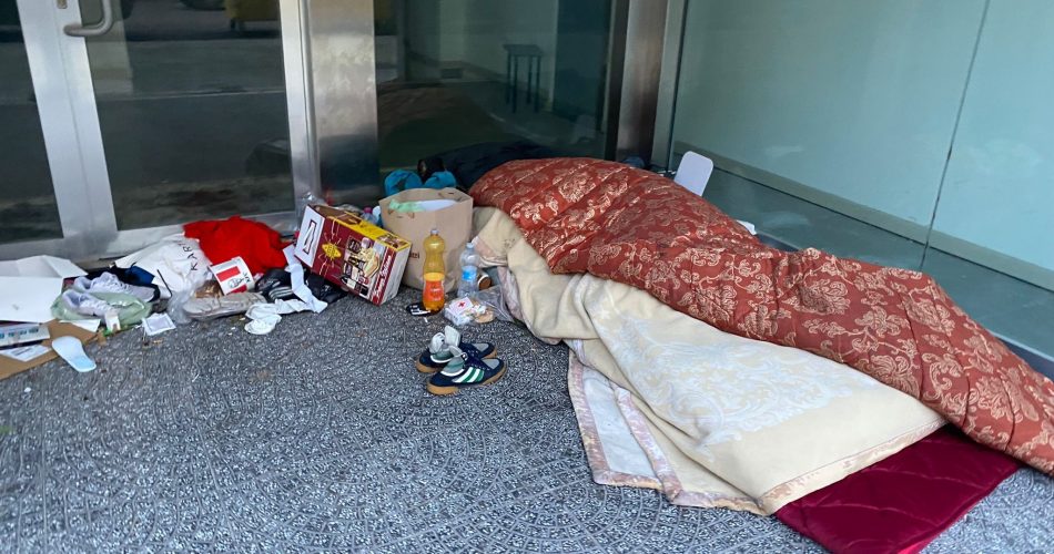 senzatetto-corso-benedetto-croce1