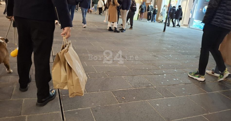 shopping commercio acquisti via sparano