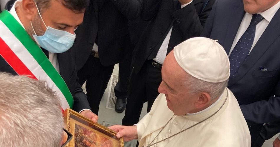 sindaco Decaro in udienza dal papa con la lega dei tumori italiana (1)