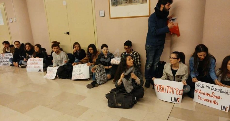 sit-in studenti
