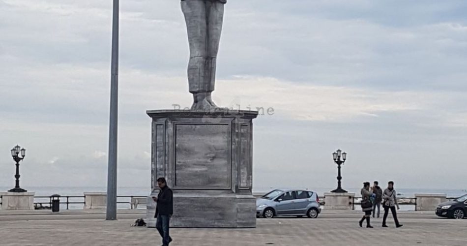 statua