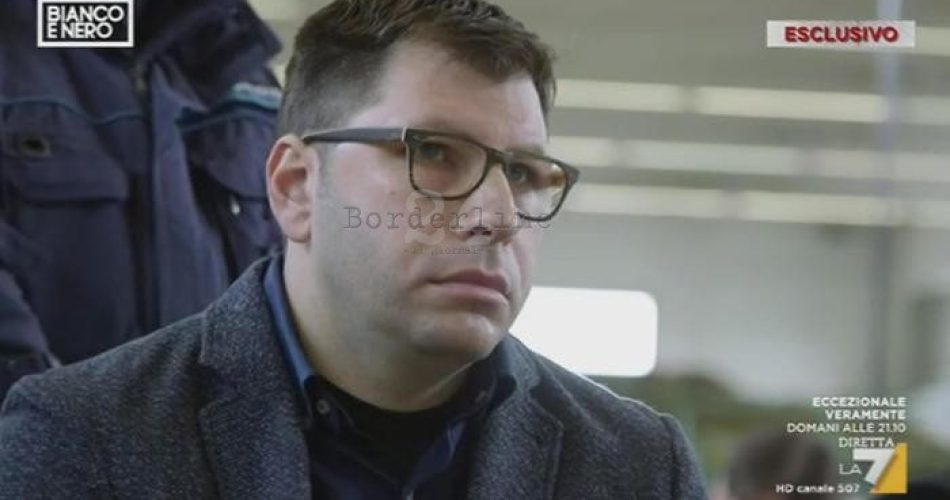 Un frame tratto dalla trasmissione 'Bianco e Nero' di La7 mostra Valentino Talluto, il sieropositivo accusato di aver contagiato con rapporti sessuali non protetti una trentina di donne per il quale la procura di Roma ha chiesto la condanna all'ergastolo con isolamento diurno per due anni, 18 Ottobre 2017. Le accuse per l'uomo sono di lesioni gravissime. ANSA/ 7T/ BIANCO E NERO/ LA7

+++ ANSA PROVIDES ACCESS TO THIS HANDOUT PHOTO TO BE USED SOLELY TO ILLUSTRATE NEWS REPORTING OR COMMENTARY ON THE FACTS OR EVENTS DEPICTED IN THIS IMAGE; NO ARCHIVING; NO LICENSING; NO TV +++