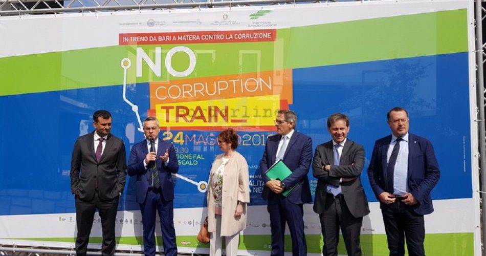 Sindaco di Bari e presidente Anci Antonio Decaro a manifestazione legalità