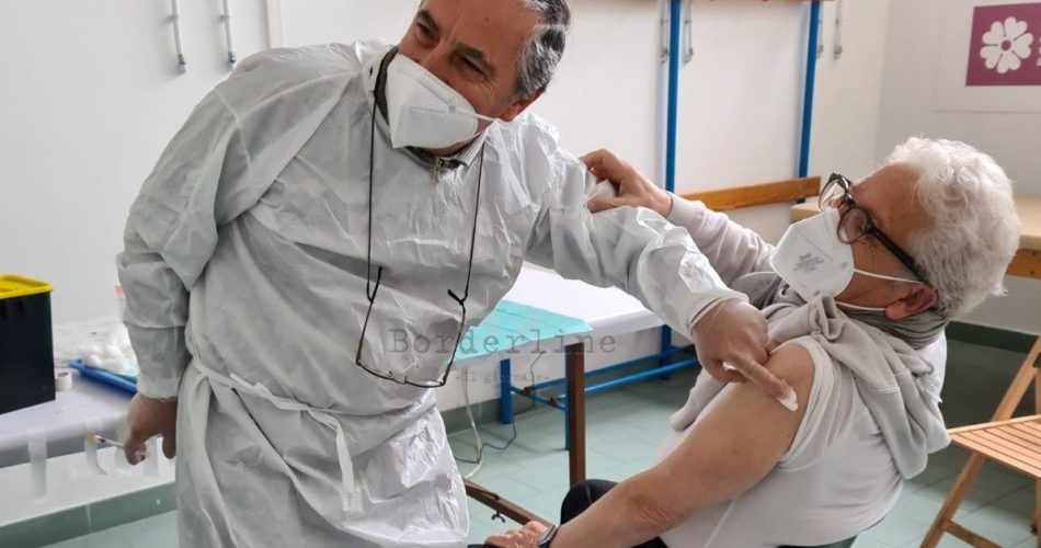 vaccini a over 80 palacarbonara asl Ba_1
