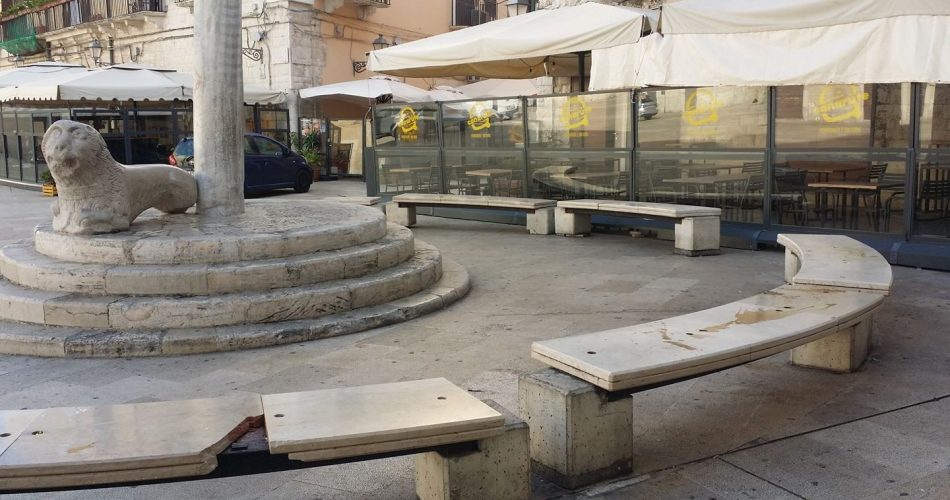 vandali piazza mercantile