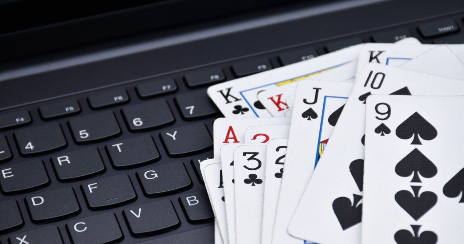 vecteezy_paper-cards-on-blank-laptop-keyboard-soft-and-selective_11412138