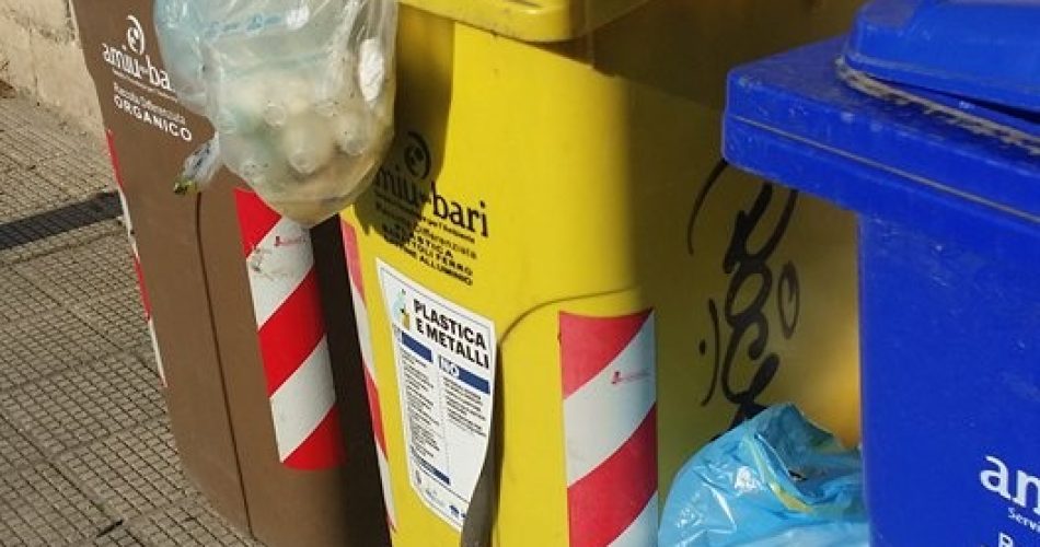 viale-pasteur-rifiuti