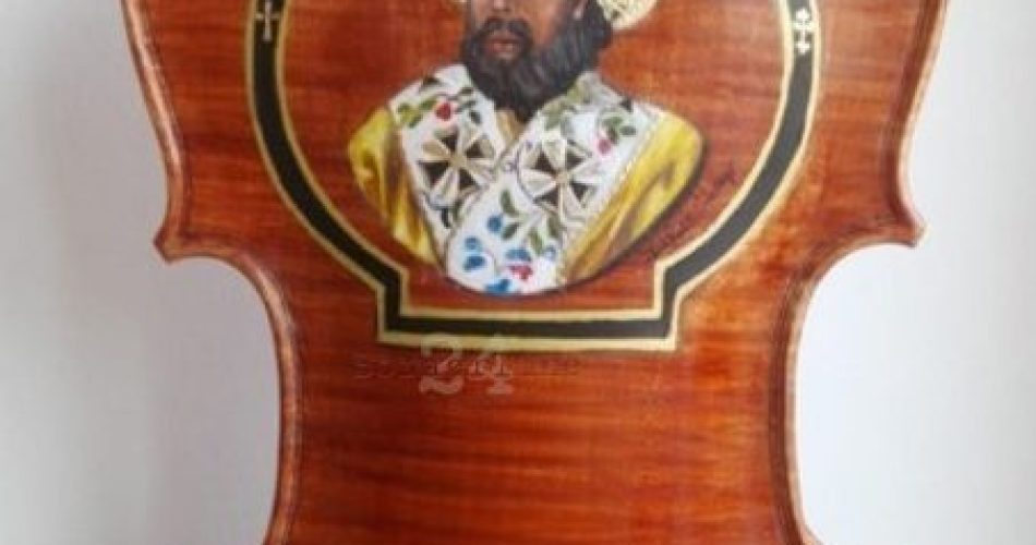 “Un Violino per San Nicola”. "Un Violino per San Nicola".
Il noto liutaio barese, Fabio Fortunato, omaggerà alla Basilica di San Nicola uno strumento musicale ad arco dedicato al Santo Patrono.